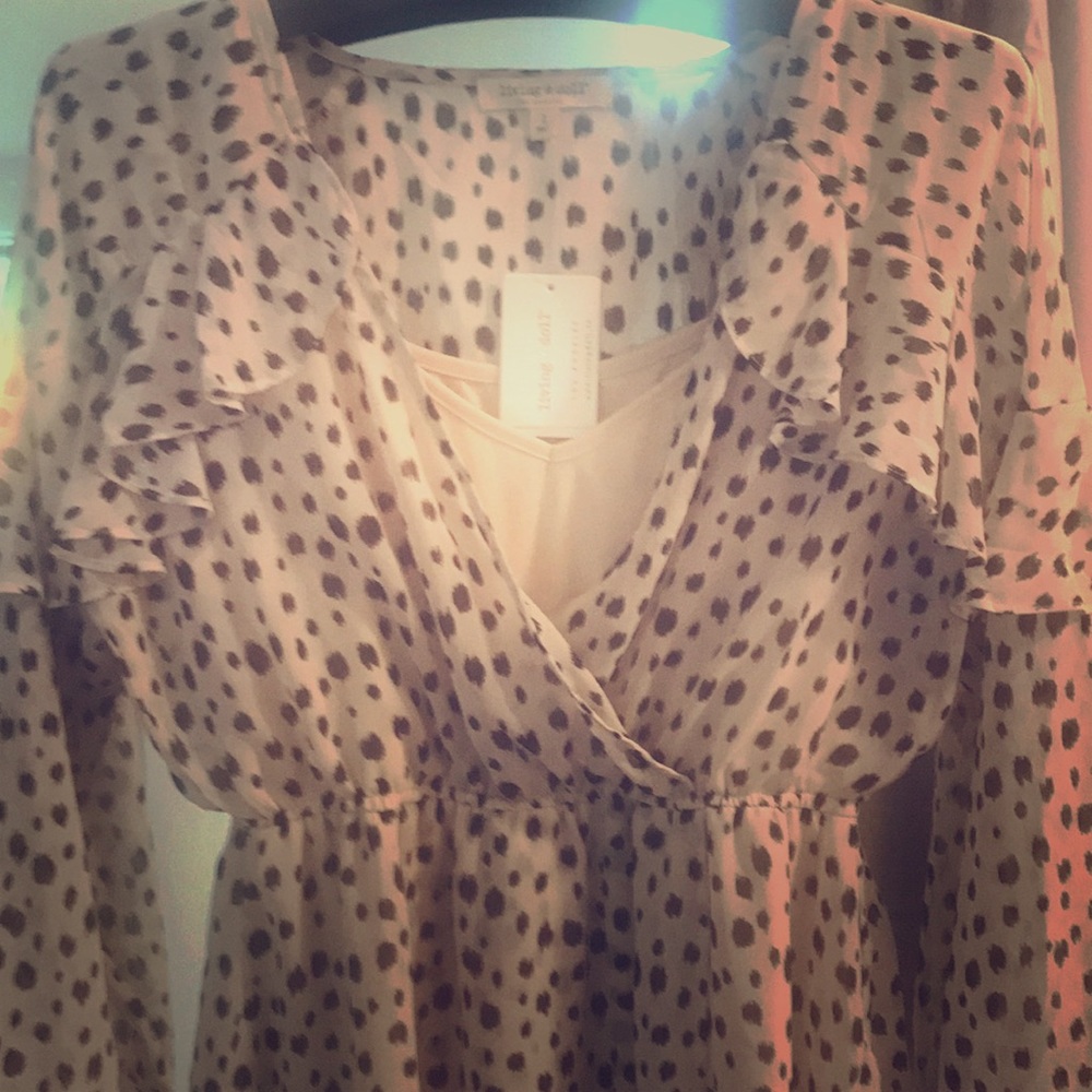 Vintage-inspired cream sees with black dots